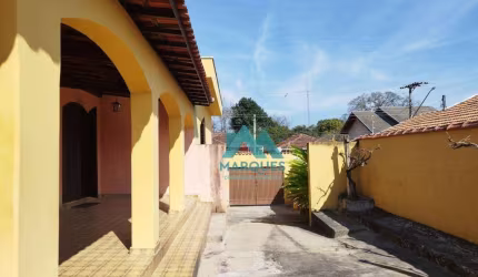 Excelente casa na região central, ideal para ponto comercial