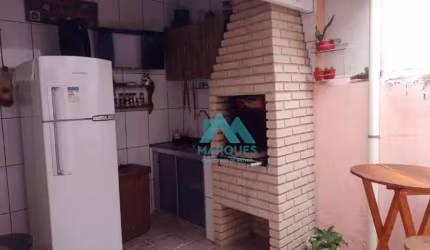 Casa com 3 dormitórios em excelente localização