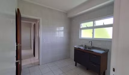 Apartamento com planta diferenciada, cozinha grande e suíte