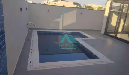 Casa com piscina, móveis planejados e todo o conforto de um condomínio.