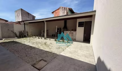 Casa recém reformada em bairro tranquilo de lote inteiro