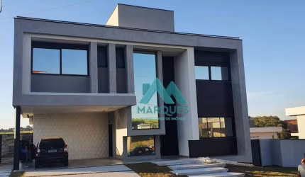 LUXUOSO SOBRADO COM PISCINA DE BORDA INFINITA  EM C ONDOMÍNIO DE ALTO PADRÃO