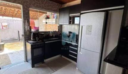 Casa de oportunidade com cozinha planejada