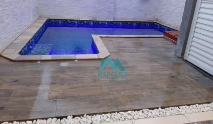 Lindo Sobrado, próximo ao Centro, com ótimo acabamento, área gourmet com piscina