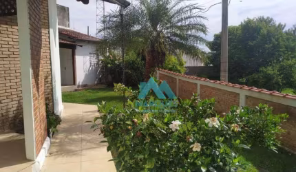 Linda casa, com muito verde, próximo ao centro e também do acesso a vis Dutra