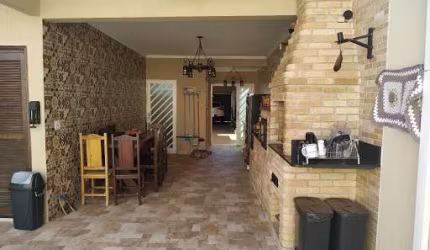 Lindo sobrado, em excelente localização, estuda permuta com imóvel em Ubatuba e São José dos Campos