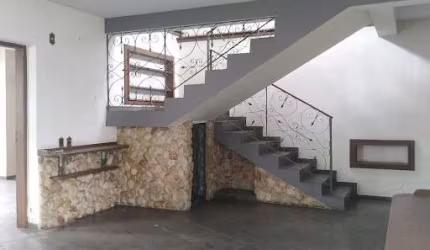 Sobrado com potencial comercial no centro da Cidade .