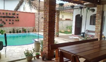 Excelente casa com ótima localização.