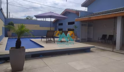 Linda casa com terreno de 500m² em Caçapava-SP.