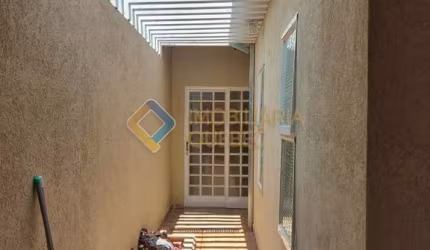 Casa com 3 quartos à venda na Rua Ismar José Junqueira, Jardim Professor Antônio Palocci, Ribeirão Preto, 200 m2 por R$ 370.000