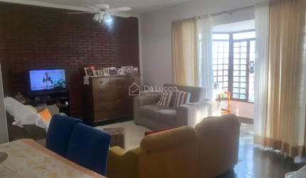 Casa com 3 quartos à venda na Rua Buenos Aires, 44, Parque São Quirino, Campinas, 200 m2 por R$ 650.000