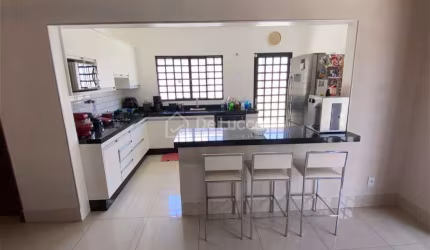 Casa com 3 quartos à venda na Rua Luiz Ferro, 95, Jardim Vista Alegre, Paulínia, 200 m2 por R$ 800.000