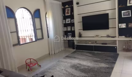 Casa com 3 quartos à venda na Rua Pederneiras, 27, Chácara da Barra, Campinas, 190 m2 por R$ 670.000
