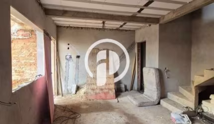 Sobrado em fase de acabamento com 2 suítes, 2 vagas e terraço gourmet.