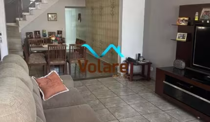 Sobrado de 264m² com 5 dormitórios amplos - Bela Vista