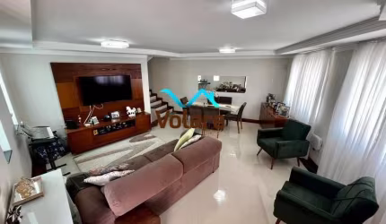 Linda casa de 212m² com 3 suítes e 4 vagas de garagem à venda no Bela Vista