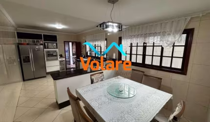 Imperdível Casa à Venda em Osasco-SP, Bairro Jardim D'abril! 3 Quartos, Churrasqueira, 3 Banheiros, 3 Vagas de Garagem, espaçosa e com 138m². Confira!