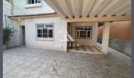Casa com 4 quartos à venda na Rua José Luís Rodrigues Calazans, Centro, Duque de Caxias, 206 m2 por R$ 530.000