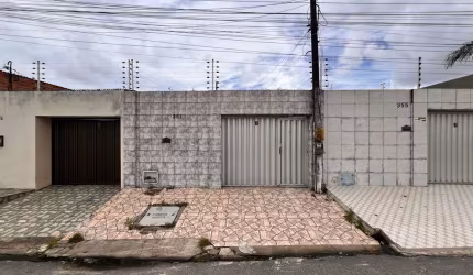 VERAS VENDE CASA PLANA 3 QUARTOS NO CASTELÃO - FORTALEZA-CE