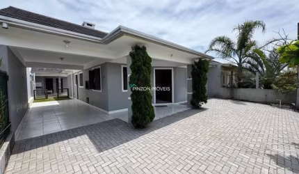 Casa com piscina próxima da praia em Atlântida Sul