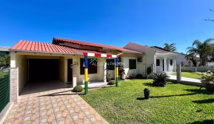 Casa em uma das principais avenidas de Atlântida Sul.