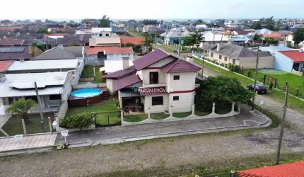 Sobrado próximo da praia em Atlântida Sul
