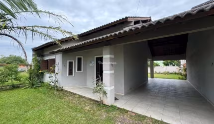 Excelente casa em Atlântida Sul.