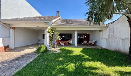 Casa a 150 metros da praia em Atlântida Sul, excelente localização