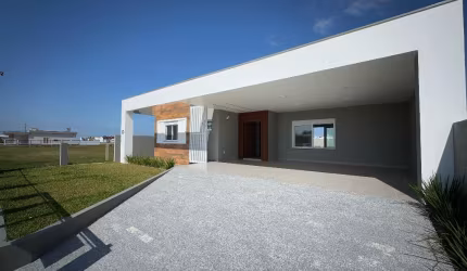 Casa Nova a venda em Arroio do Sal!