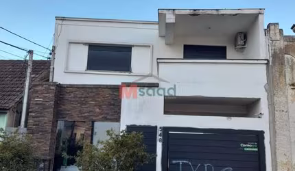 Bela residência em região central para locação