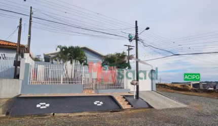 Casa com piscina à venda próximo a ACIPG na Ronda