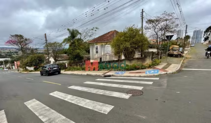 ÓTIMO TERRENO DE ESQUINA - PRIOXIMO AO CENTRO