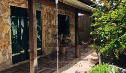 CASA Á VENDA EM BALNEÁRIO CAMBORIÚ