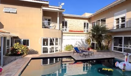Casa de Alto Padrão à Venda no Condomínio Portal do Paraíso II, em Jundiaí. Com uma área de 744,00 m²