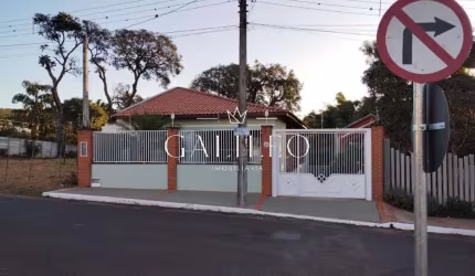 Vende-se Casa térrea mobiliada na cidade de Brotas, localizada no interior de São Paulo.