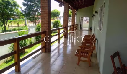 Vende-se Casa térrea mobiliada na cidade de Brotas, localizada no interior de São Paulo.