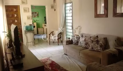 Casa á Venda em Anhangabaú - Jundiaí -SP - 3 Dormitórios - 6 Vagas de Garagem