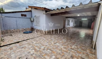 Casa à venda na  Praia grande - Cidade Ocean  -3 dormitórios sendo 2 suítes Aproximadamente 500m da Praia