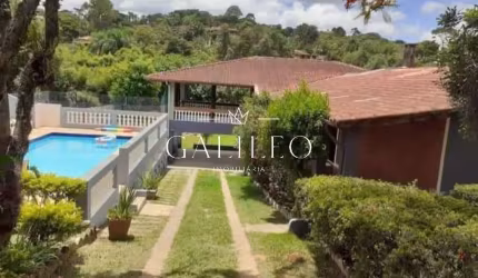 VENDE-SE CHACARA ESTILO COLONIAL -  3 DORMITORIOS COM PISCINA E CHURRASQUEIRA EM JARINU