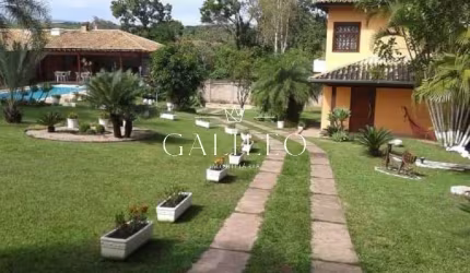 VENDA -  Linda Chácara no Condomínio Vista Alegre  AT 2.100m2  AC 600m2 - 3 dorms, 3 banheiros, lazer