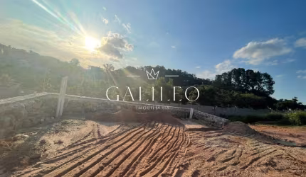 Vende Lote em Construção com 656 m²  Horto Florestal - Jundiaí- SP - Área construída construída 358 m² - projetos, fundação, piscina e muro de arrimo.