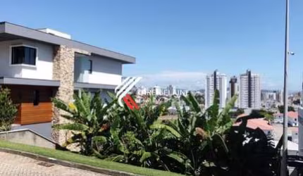Terreno à venda em CONDOMÍNIO FECHADO no bairro  Estreito Florianópolis/SC.