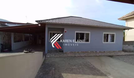 Casa a venda com 3 dormitórios, sozinha no terreno, Fundos- Biguaçu.