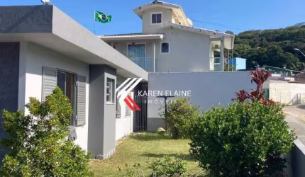 Casa à venda com 4 dormitórios, sendo 1 suíte no Centro Histórico São José.
