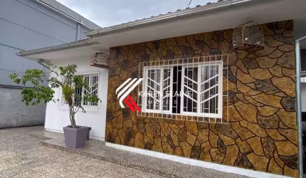 Casa à venda c/ 4 dormitórios, sendo 1 suíte no bairro Caminho Novo Palhoça