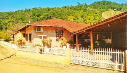 Casa com 3 quartos à venda no Cedro Alto, Brusque , 250 m2 por R$ 430.000