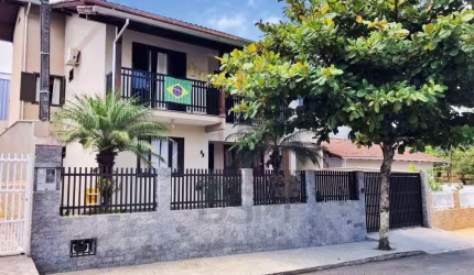 Casa com 5 quartos à venda no Rio Branco, Brusque  por R$ 850.000