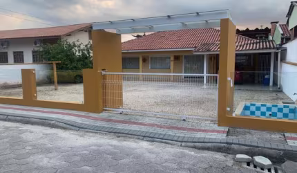 Casa com 3 quartos à venda no Centro, Guabiruba  por R$ 530.000