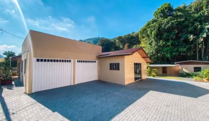 Casa com 4 quartos à venda no São Pedro, Brusque  por R$ 960.000