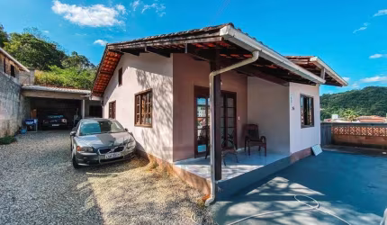Casa com 3 quartos à venda no Limeira Baixa, Brusque  por R$ 450.000